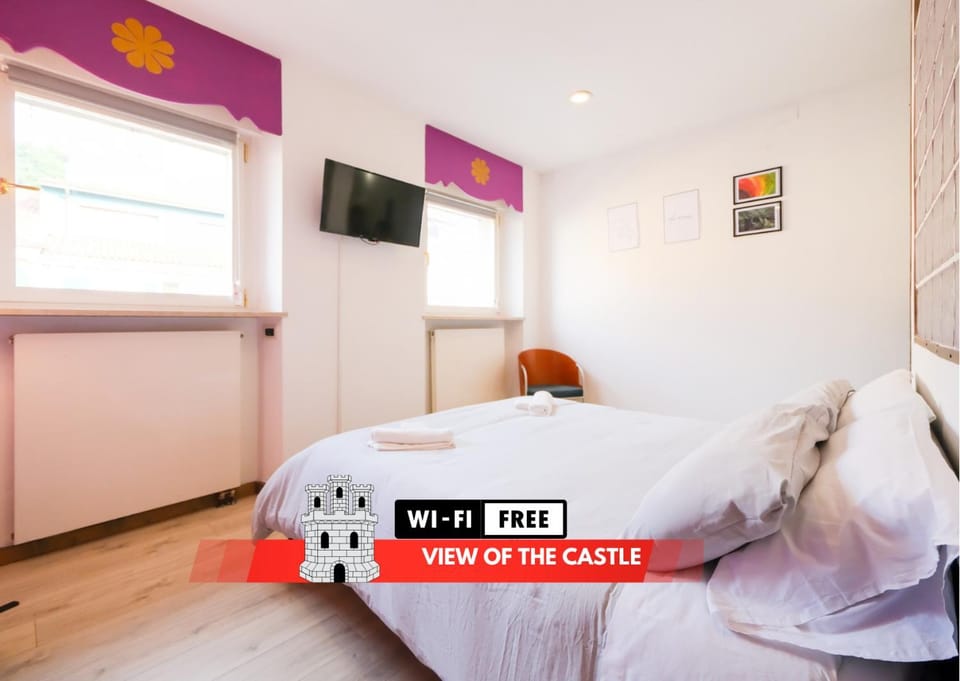 Bed, TV and multimedia, View (from property/room), View (from property/room), Bedroom, City view, City view, Landmark view, Landmark view, Street view, Street view, Quiet street view, hair dresser, internet, internet