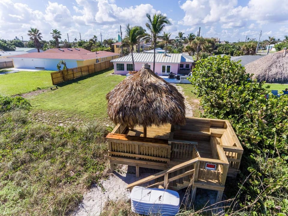 Salty Dog direct oceanfront luxurious retreat! House in Melbourne