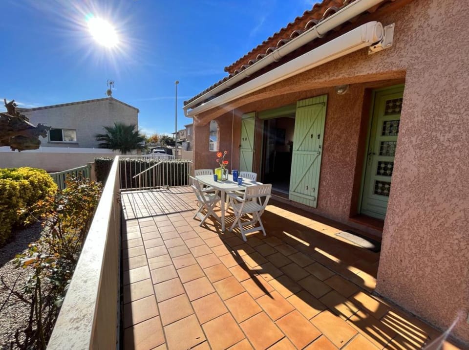 Patio, Dining area