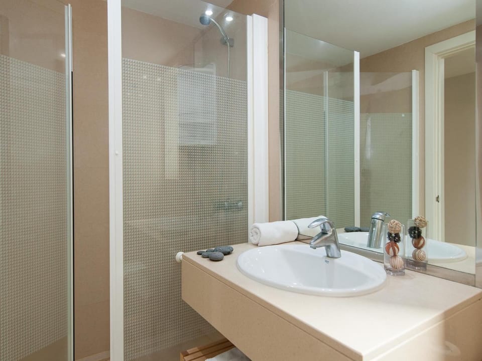 Shower, Bathroom, towels