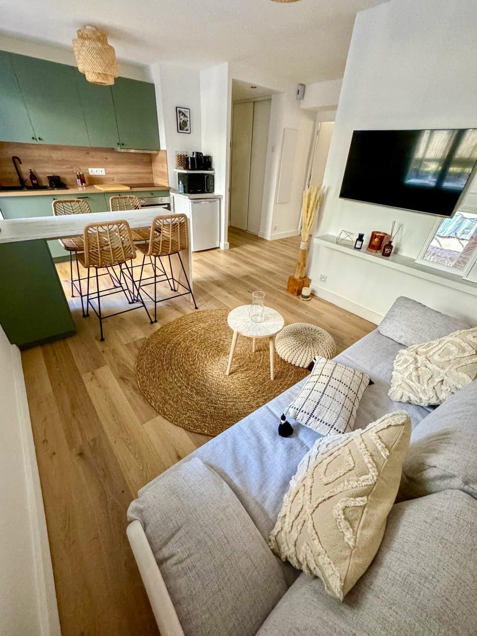 Living room, Seating area, Dining area, kitchen, kitchen