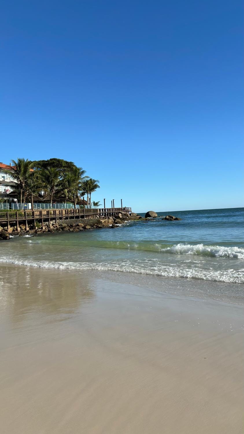 Apto em condomínio no centro de Bombinhas, próximo da praia Apartment in Bombinhas
