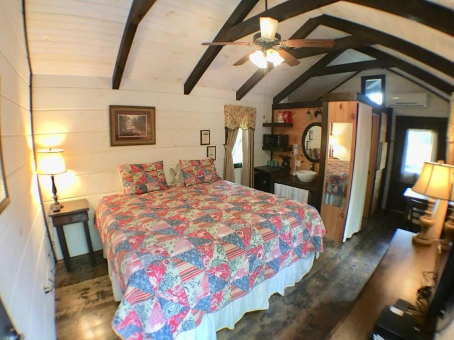 Tiny Home Cottage Near the Smokies #6 Greta House in Sevier County