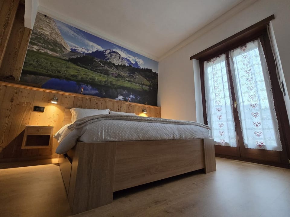 Bed, Natural landscape, Photo of the whole room, Bedroom, Mountain view