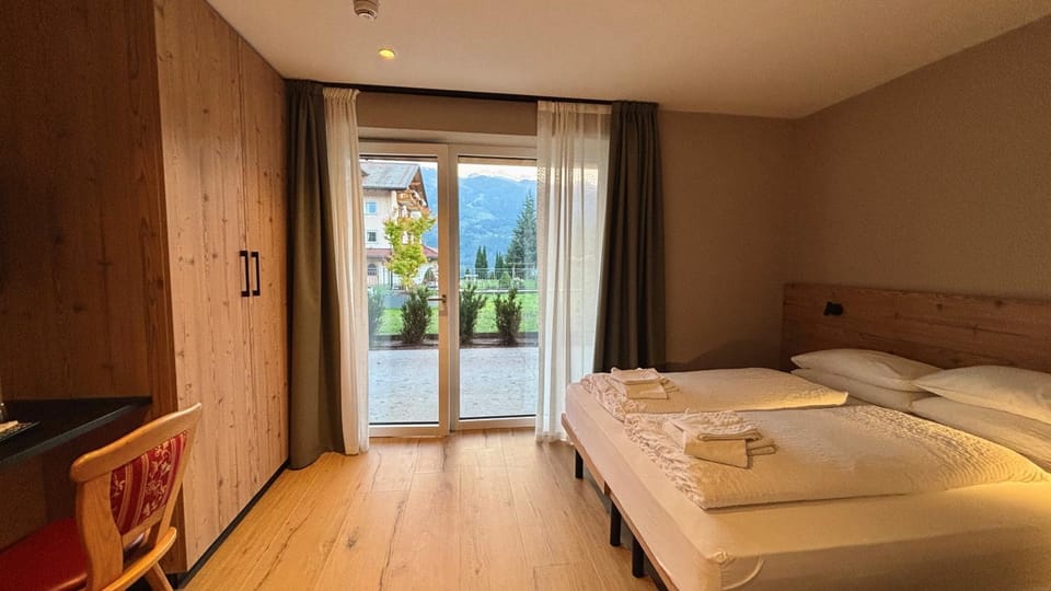 Bed, Photo of the whole room, Mountain view