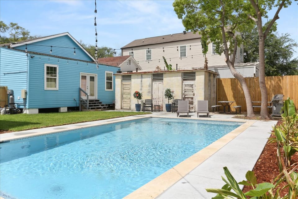 Sunny 5Bed w Parking and direct Streetcar access House in New Orleans