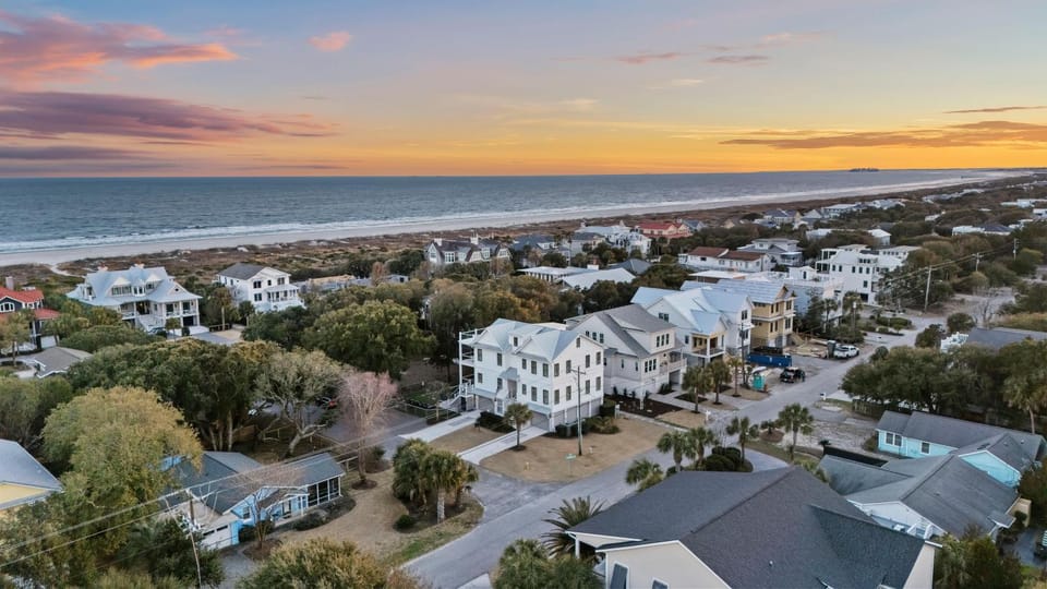 AV3-39: 3 39th Avenue House in Isle of Palms