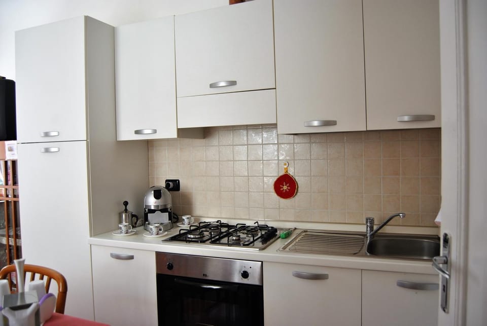 TV and multimedia, Coffee/tea facilities, Kitchen or kitchenette, Dining area, Communal kitchen