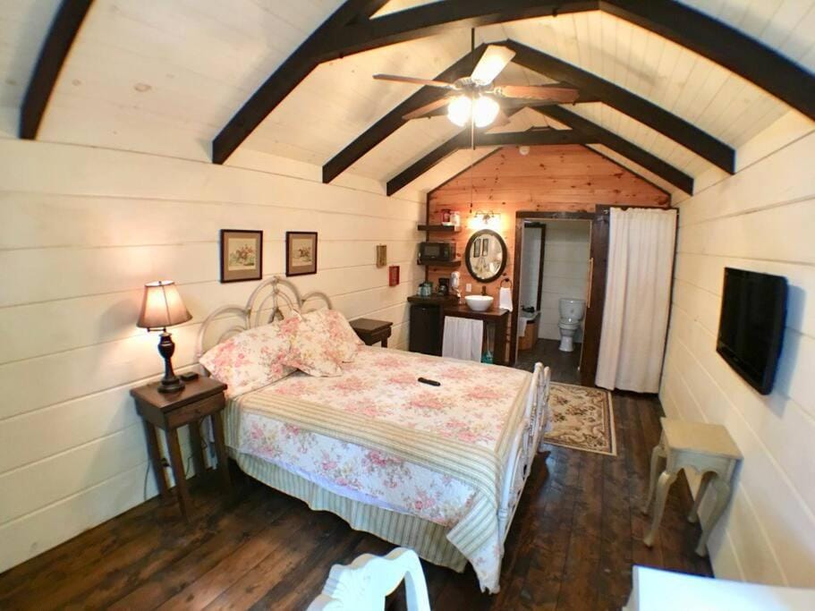 Tiny Home Cottage Near the Smokies #8 Helga House in Sevier County