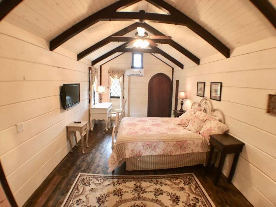 Tiny Home Cottage Near the Smokies #8 Helga House in Sevier County