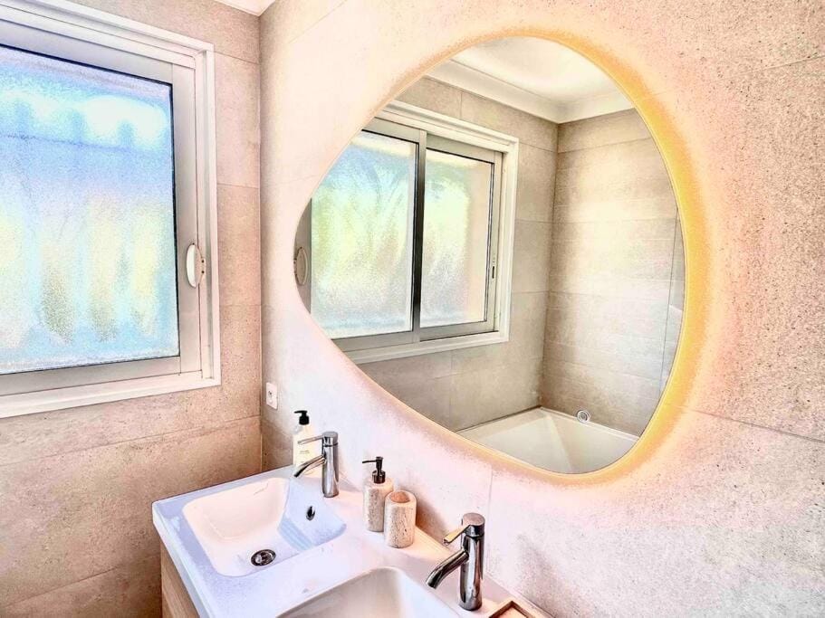 Superbe 6 couchages - 200m de la mer - Terrasse - Climatisation Apartment in Saint-Raphael