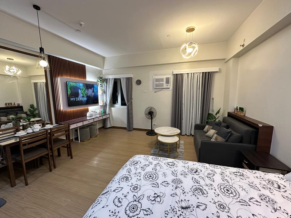 Bed, Living room, Photo of the whole room