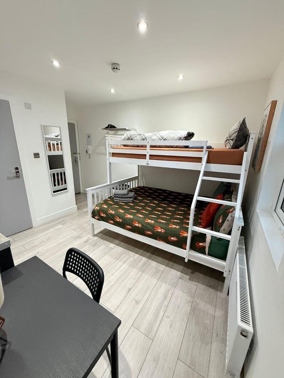 Bed, Photo of the whole room