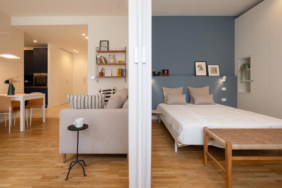 Bed, Living room, Photo of the whole room, Seating area, Dining area, Bedroom