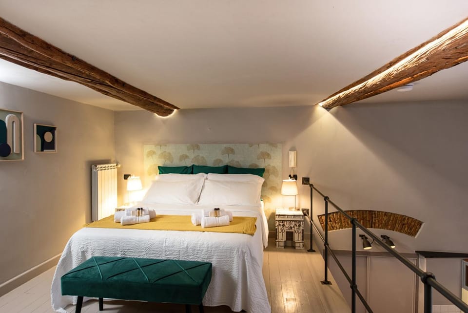 Urban Style Downtown Metro & Aquarium 300m Away Apartment in Genoa