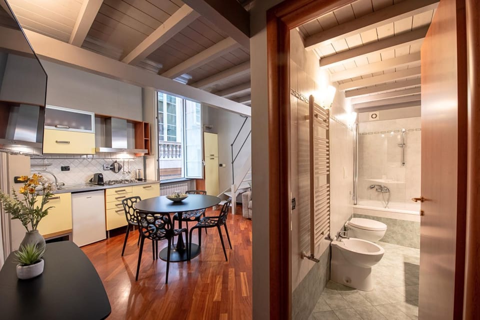 Urban Style Downtown Metro & Aquarium 300m Away Apartment in Genoa