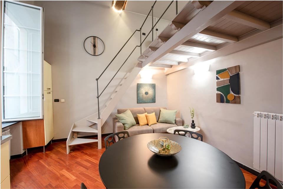 Urban Style Downtown Metro & Aquarium 300m Away Apartment in Genoa