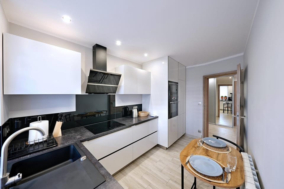 Kitchen or kitchenette, Dining area, dishwasher, stove