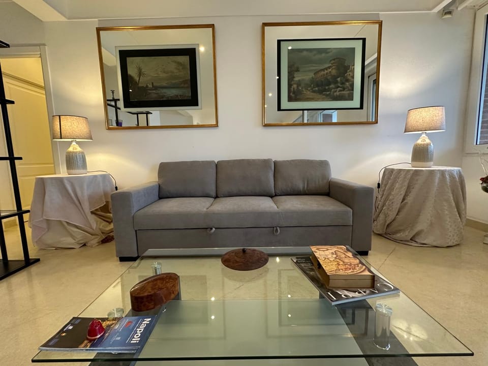 Bed, Living room, Decorative detail, Seating area