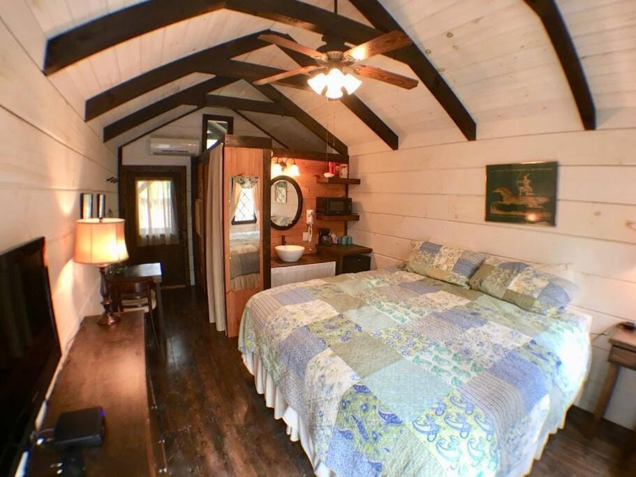 Tiny Home Cottage Near the Smokies #10 Helena House in Sevier County