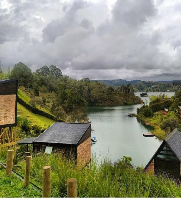 Cabaña con jacuzzi y acceso al embalse Portum III House in Antioquia