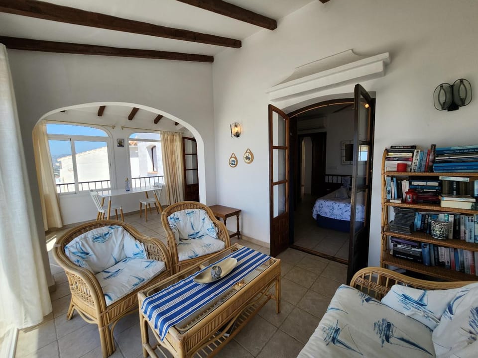 Communal lounge/ TV room, Living room