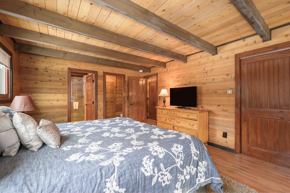 Bed, TV and multimedia, Bedroom, furniture, wardrobe