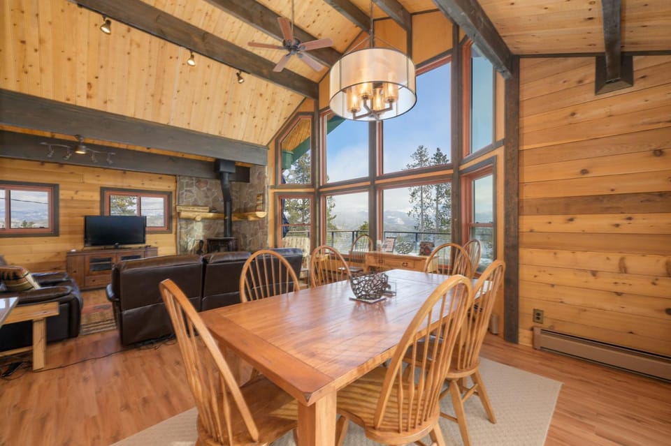 TV and multimedia, Living room, Dining area, Mountain view, fireplace, furniture