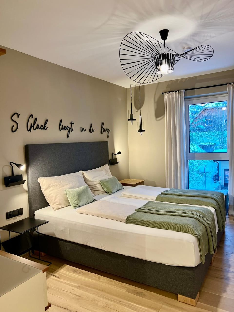 Bed, Photo of the whole room, Bedroom