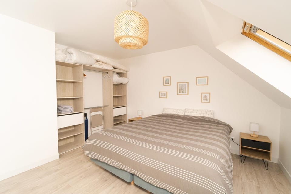 Bed, Night, Photo of the whole room, Bedroom