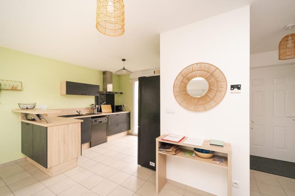Facade/entrance, kitchen