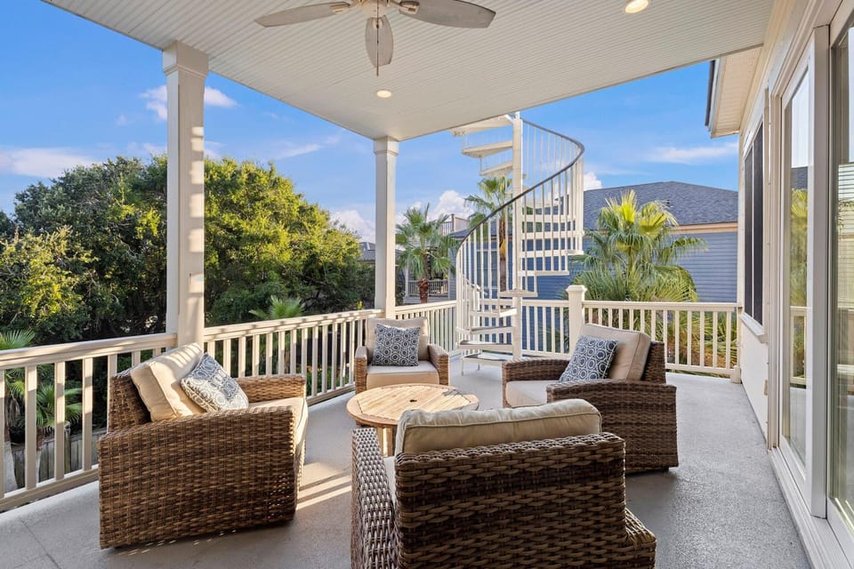 CM3302: 3302 Cameron Blvd. House in Isle of Palms
