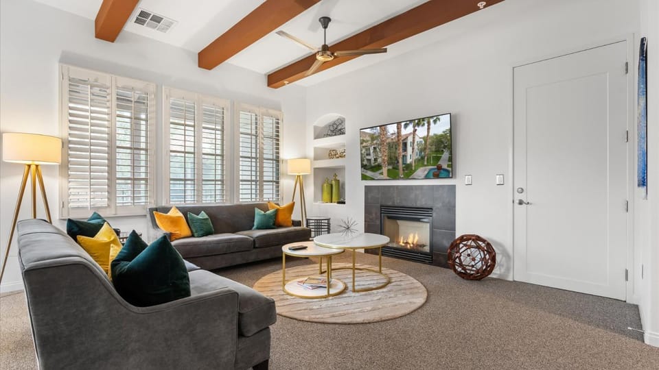 LV219 Delightful Upstairs 2 Bedroom Legacy Villa Apartment in Indian Wells