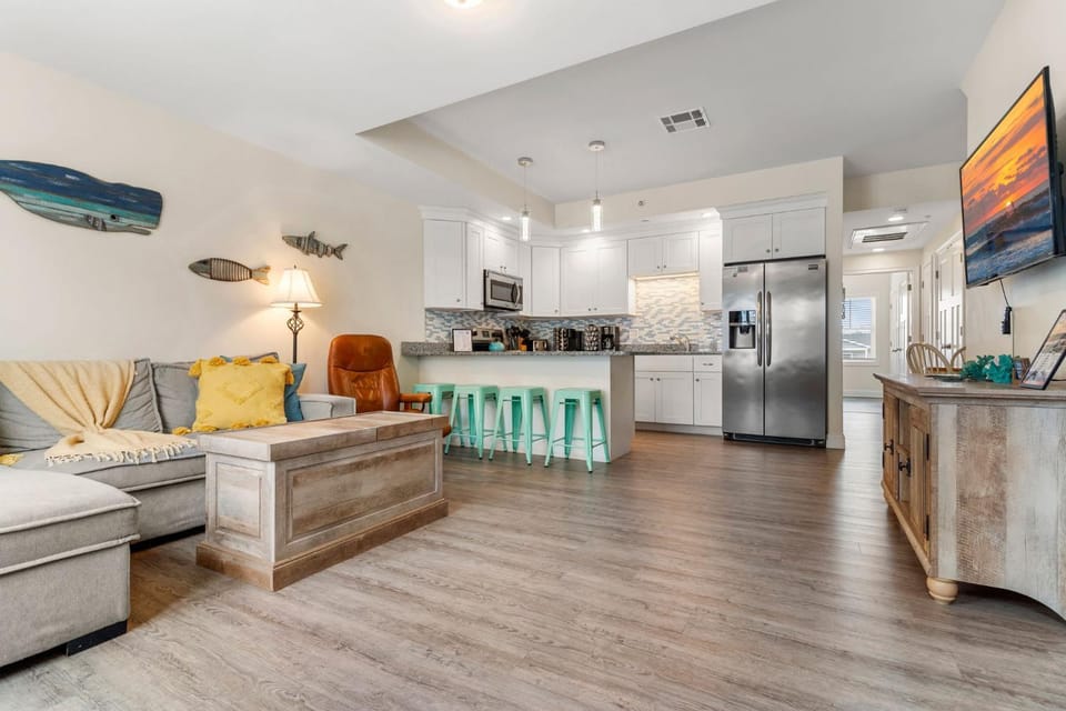 Fun Game Room Steps to Beach 2 Level Lux Condo House in Hampton Beach