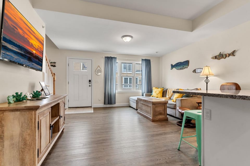 Fun Game Room Steps to Beach 2 Level Lux Condo House in Hampton Beach