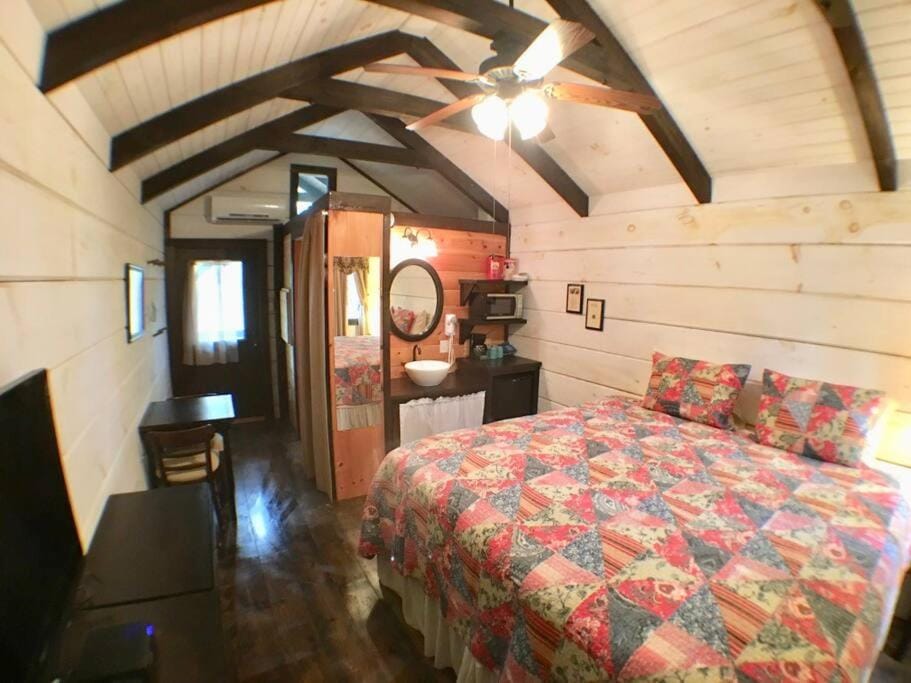 Tiny Home Cottage Near the Smokies #11 Mina House in Sevier County