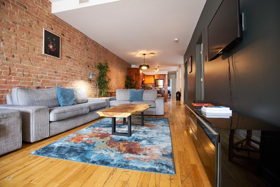 Le Metro Mont-Royal by HomeInMontreal Apartment in Laval
