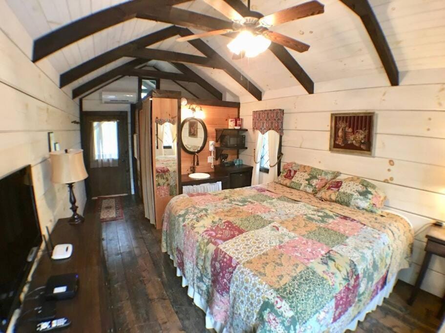 Cozy Cabin Near the Smokies #12 Carlotta Cabin in Sevier County