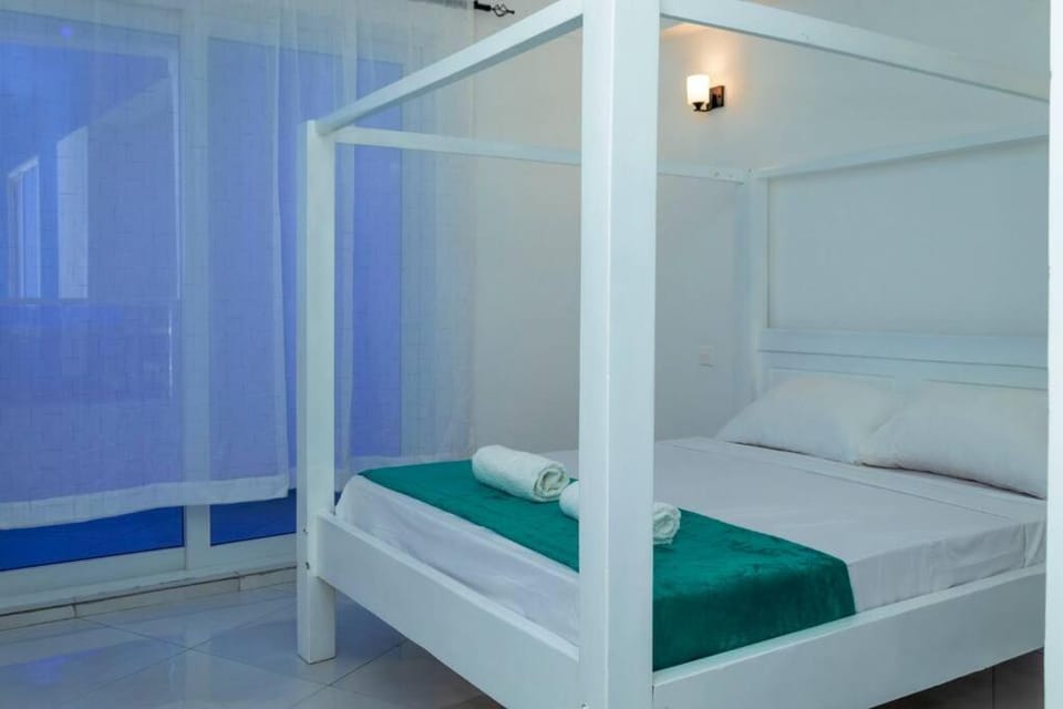 Angani Apartment, AC Installed, Ocean View & Rooftop Pool Apartment in Mombasa