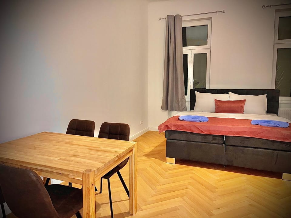 Bed, Photo of the whole room, Dining area, Bedroom