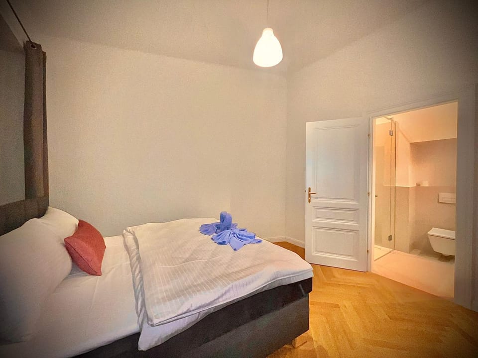 Bed, Bathroom, Photo of the whole room, Bedroom