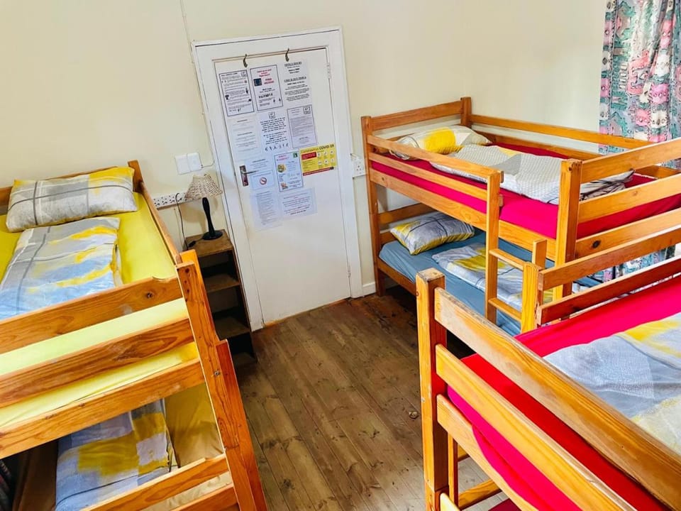 Bedroom, bunk bed