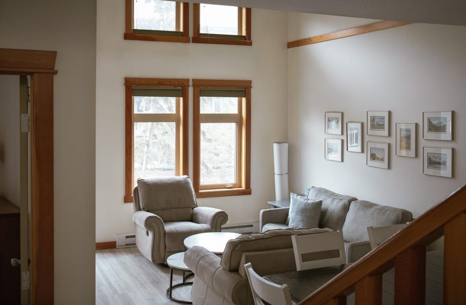 Wolf Mountain Escape Apartment in Canmore
