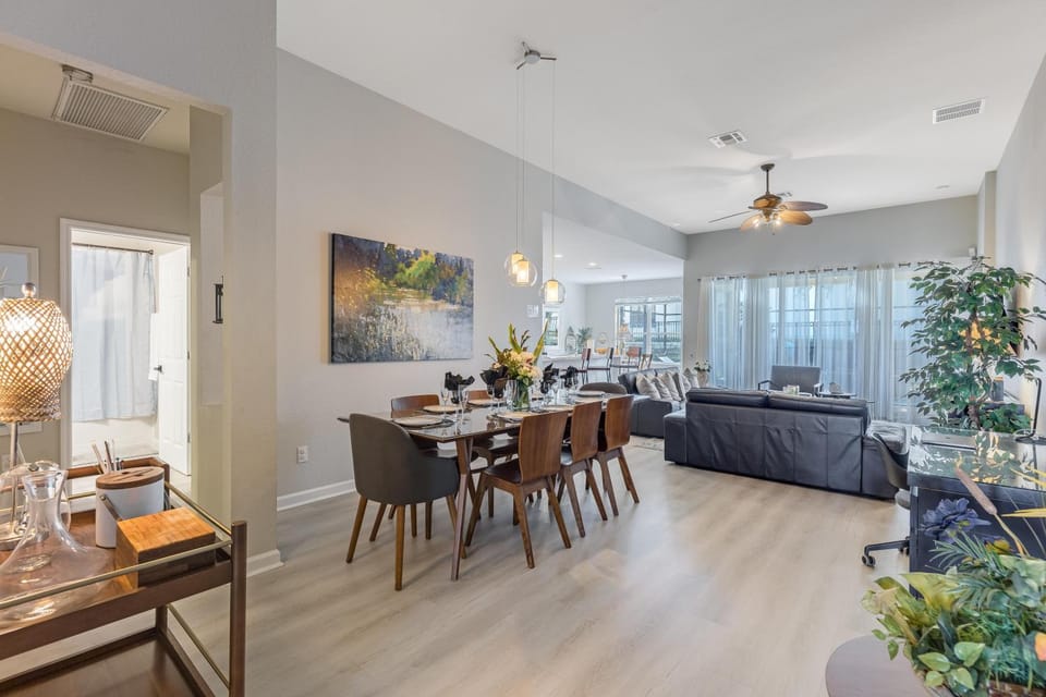 Living room, Seating area, Dining area