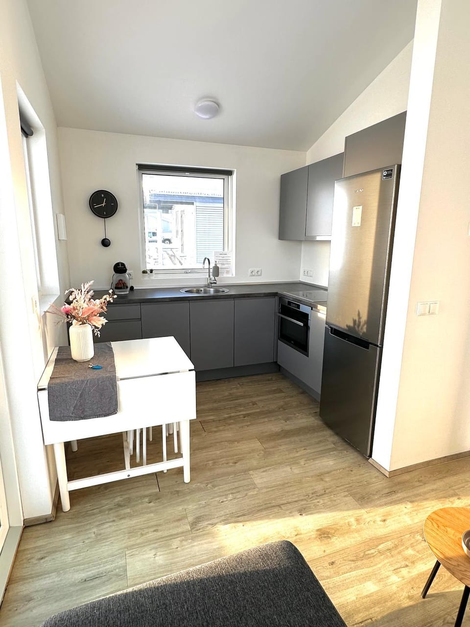 Kitchen or kitchenette, Dining area, oven, stove
