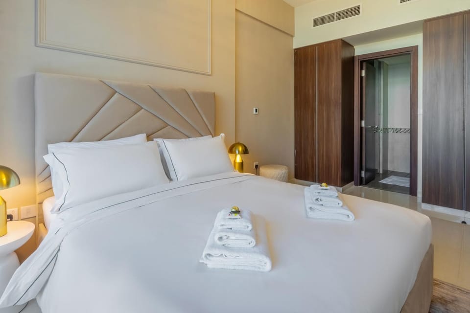 Bed, Photo of the whole room, Bedroom, towels, wardrobe