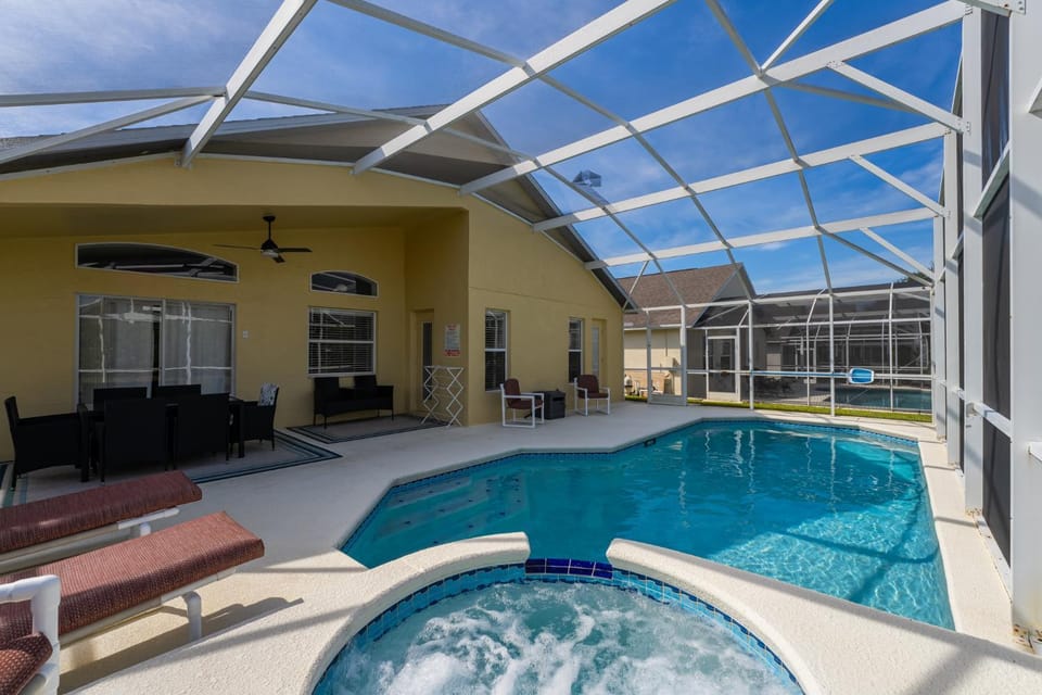 Close to Disney, pool spa, games room, budget friendly, Posner Park House in Osceola County