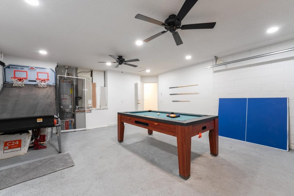 Close to Disney, pool spa, games room, budget friendly, Posner Park House in Osceola County