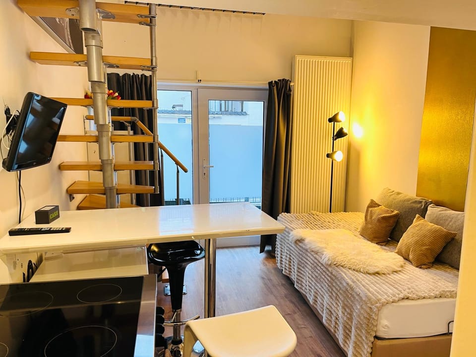Photo of the whole room, Seating area