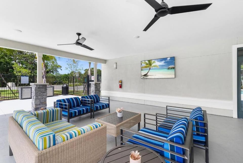 Contemporary Haven with Modern Amenities Apartment in Melbourne